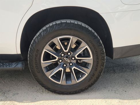 Used 2023 Chevrolet Tahoe Z71 w/ Luxury Package AWD/4WD image 34