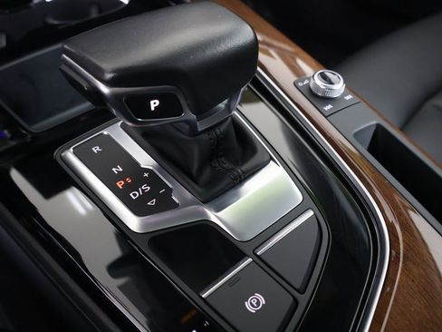 Used 2023 Audi A4 2.0T Premium w/ Convenience Package image 4