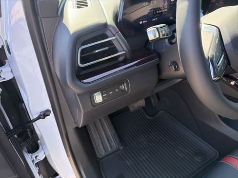 New 2026 Chevrolet Traverse RS image 26