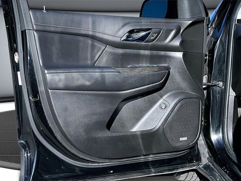 Used 2019 GMC Acadia SLT image 19