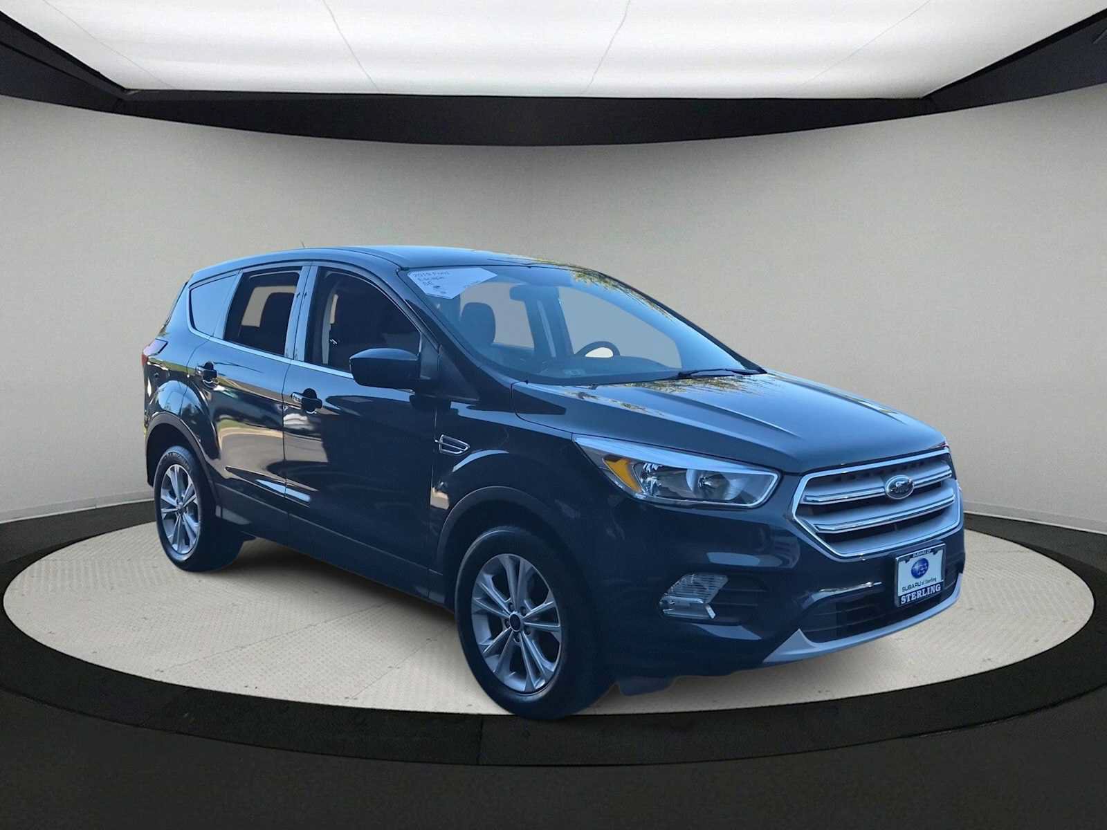 Used 2019 Ford Escape SE FWD image 2