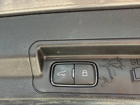 Used 2022 Ford Explorer XLT w/ Equipment Group 202A AWD/4WD image 31