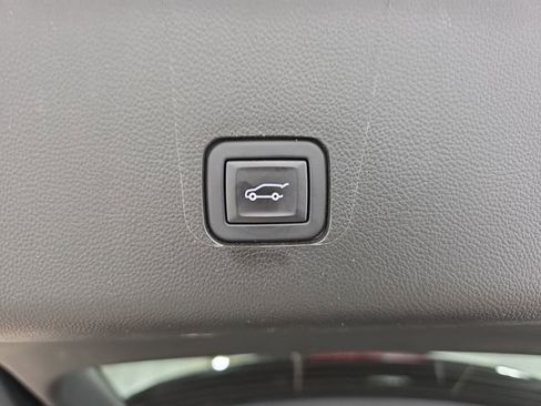 Used 2023 Chevrolet Traverse LT AWD/4WD image 35