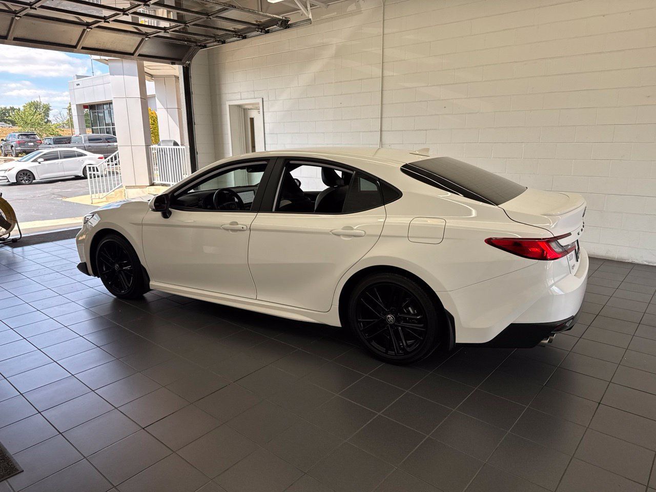Used 2026 Toyota Camry SE w/ Multimedia Upgrade Package FWD image 5