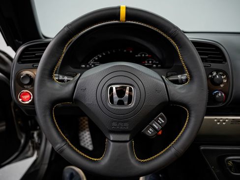 Used 2004 Honda S2000 image 10