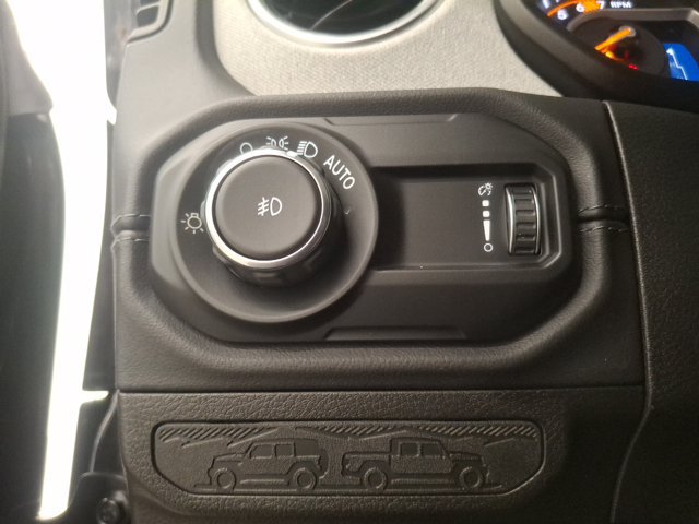 Used 2024 Jeep Wrangler Unlimited Sahara w/ Dual Top Group AWD/4WD image 21