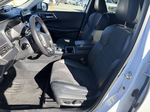 Used 2024 Mitsubishi Outlander FWD image 10