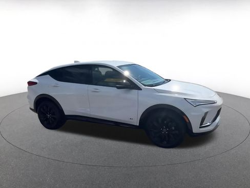 Used 2025 Buick Envista Sport Touring image 2