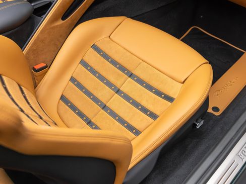 Used 2025 Ferrari Roma Spider RWD image 32