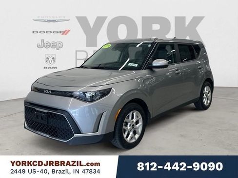 Used 2023 Kia Soul LX w/ LX Technology Package FWD image 1