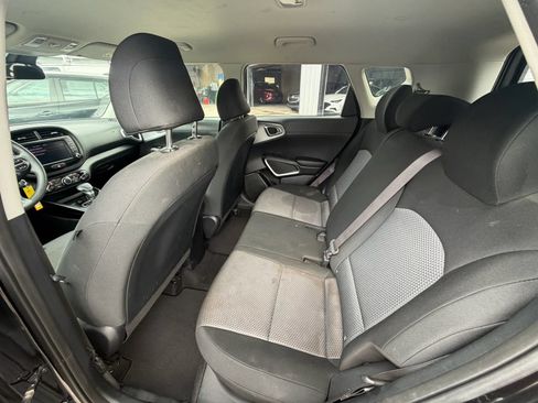 Used 2023 Kia Soul LX w/ LX Technology Package FWD image 18