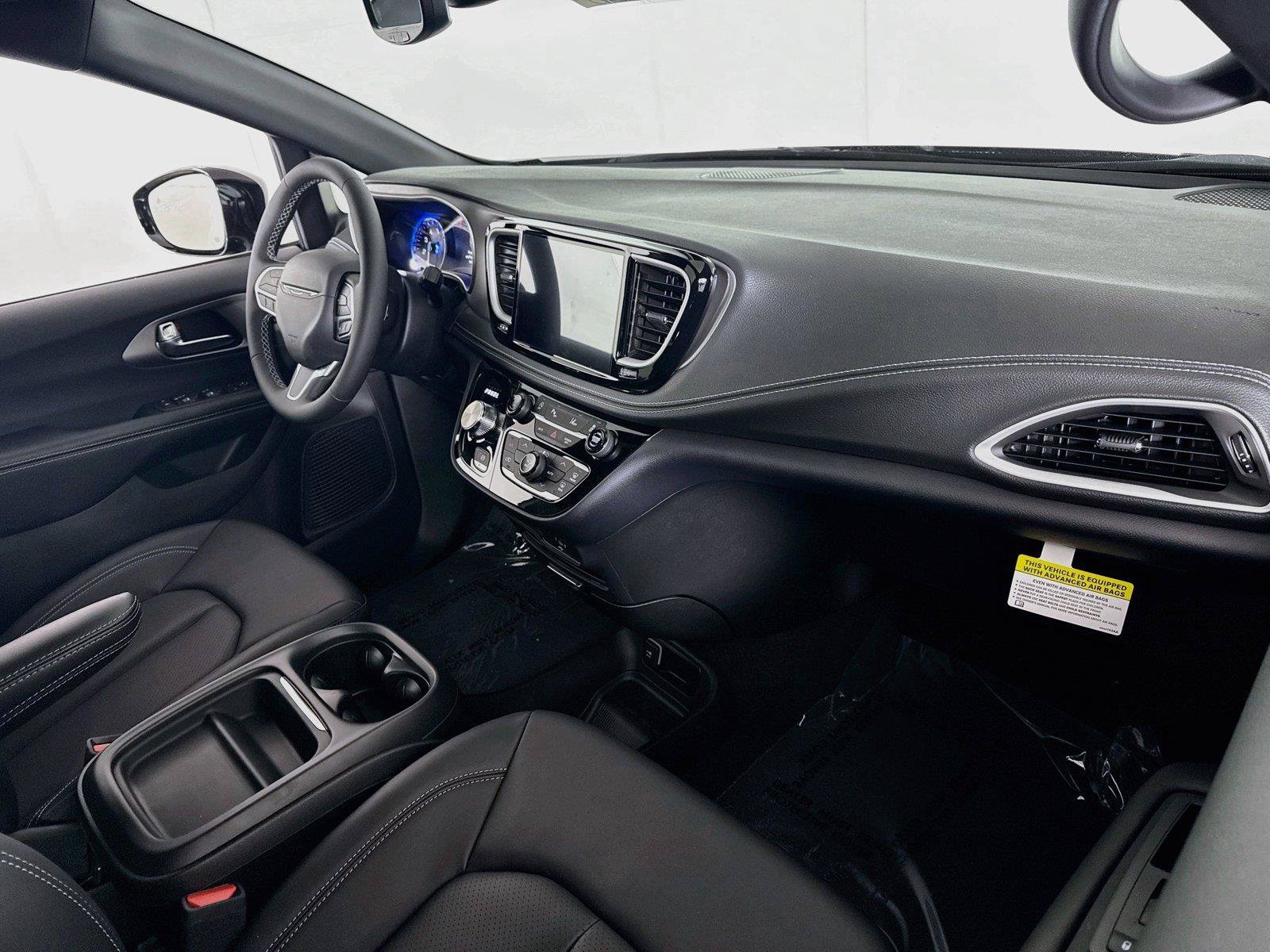 New 2027 Chrysler Pacifica Select AWD/4WD image 22