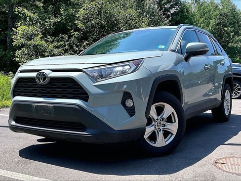 Used 2021 Toyota RAV4 XLE AWD/4WD image 3