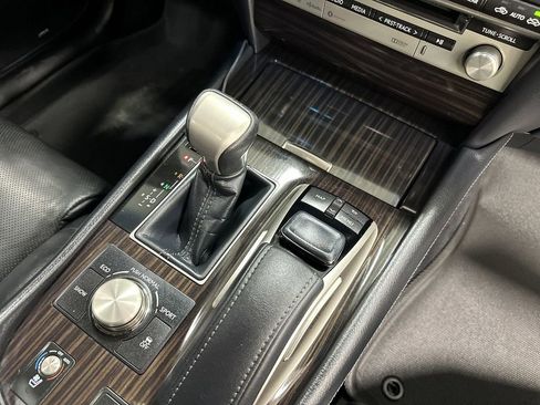 Used 2017 Lexus LS 460 w/ Comfort Package RWD image 21