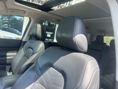 Used 2023 Nissan Pathfinder Platinum w/ Cargo Package image 3