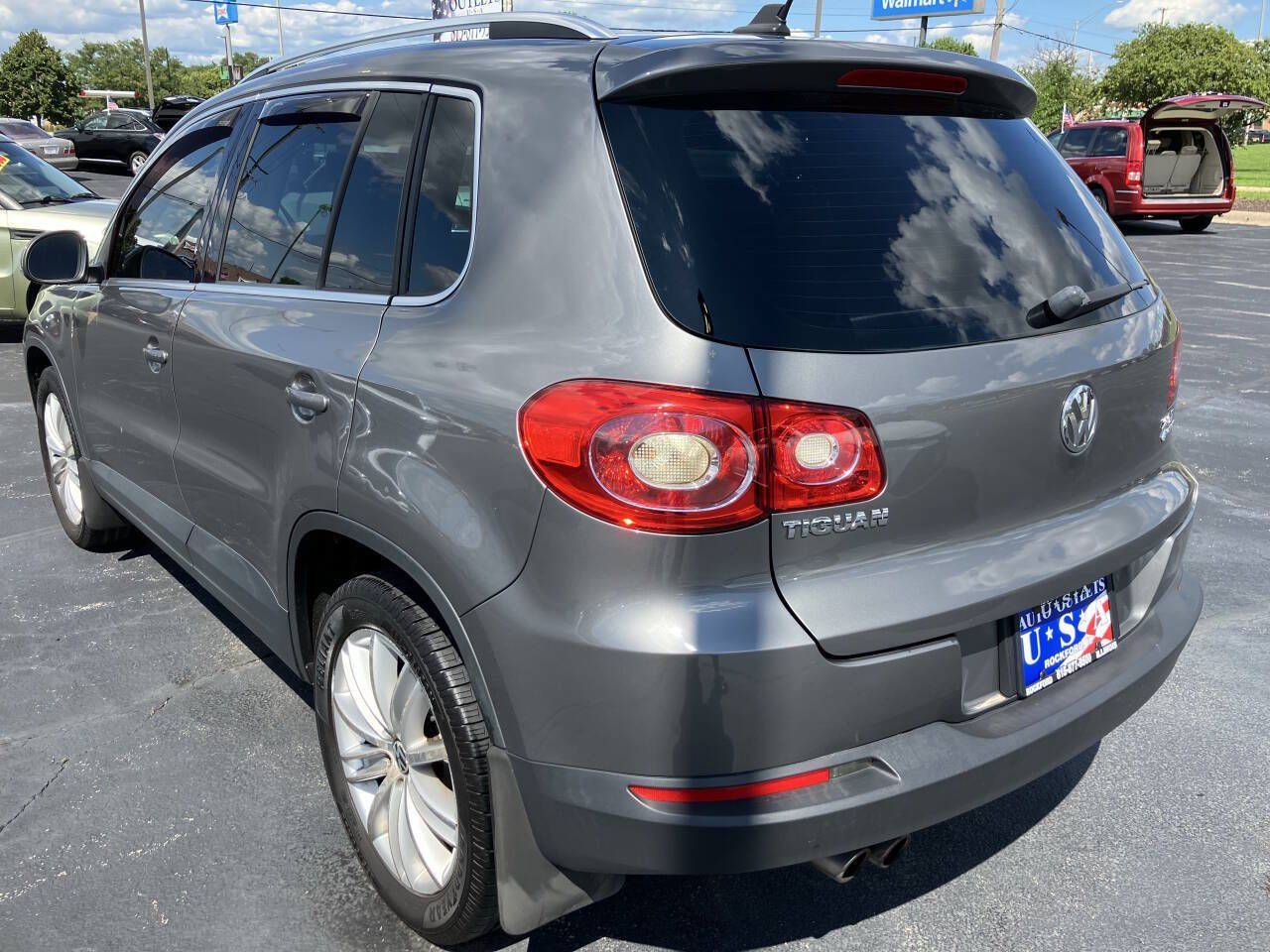 Used 2010 Volkswagen Tiguan SE AWD/4WD image 5