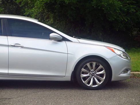 Used 2011 Hyundai Sonata SE FWD image 16