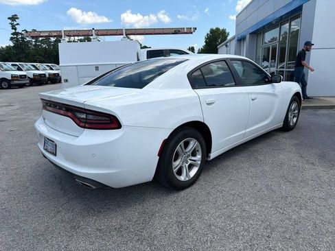 Used 2019 Dodge Charger SXT RWD image 5
