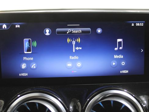 Used 2024 Mercedes-Benz GLB 250 image 12