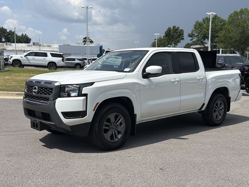 Used 2025 Nissan Frontier SV RWD image 7