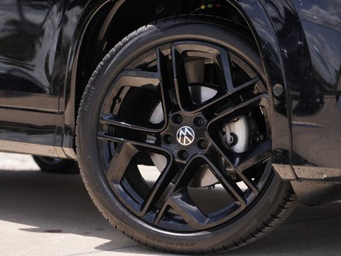New 2026 Volkswagen Tiguan SE R-Line FWD image 3
