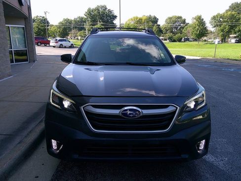 Used 2022 Subaru Outback Premium AWD/4WD image 3