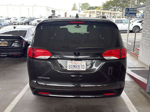 Used 2021 Chrysler Voyager Lxi FWD image 3