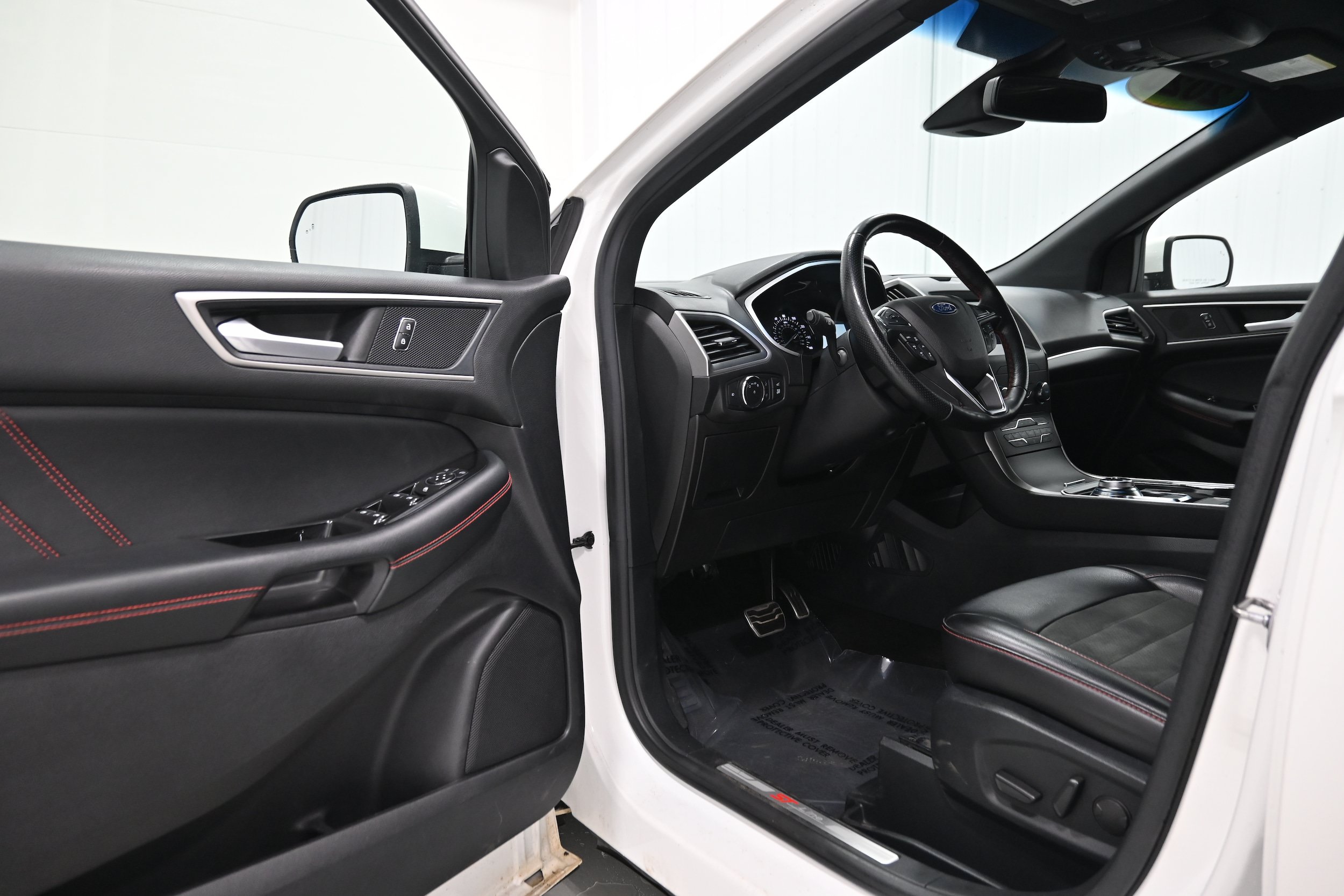 Used 2020 Ford Edge ST-Line w/ Cold Weather Package AWD/4WD image 4