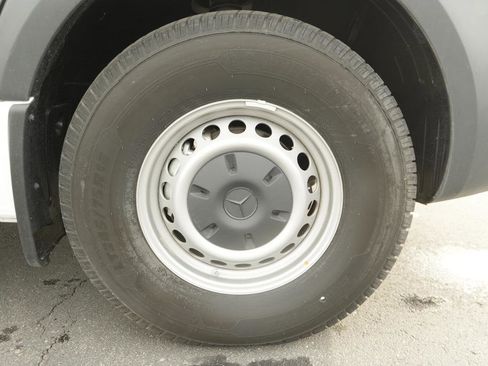 Used 2024 Mercedes-Benz Sprinter 144 Cargo image 18