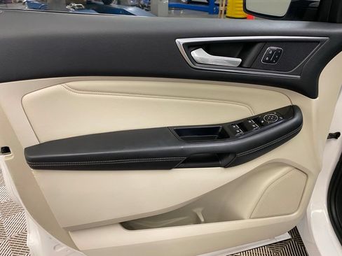 Used 2017 Ford Edge Titanium w/ Equipment Group 301A AWD/4WD image 16