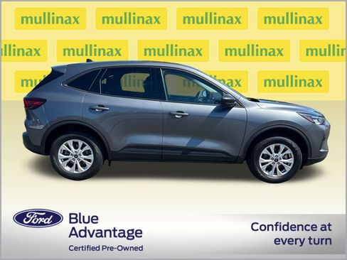 Used 2025 Ford Escape Active AWD/4WD image 2