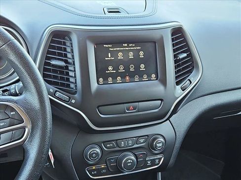 Used 2019 Jeep Cherokee Latitude w/ Popular Appearance Group FWD image 15