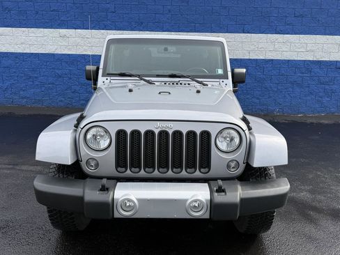 Used 2015 Jeep Wrangler Unlimited Sahara w/ Connectivity Group image 4