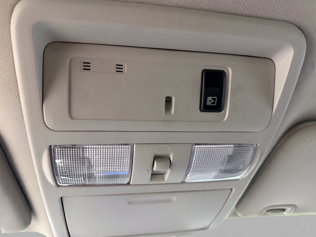 Used 2018 Nissan Titan SV w/ SV Convenience Package AWD/4WD image 18