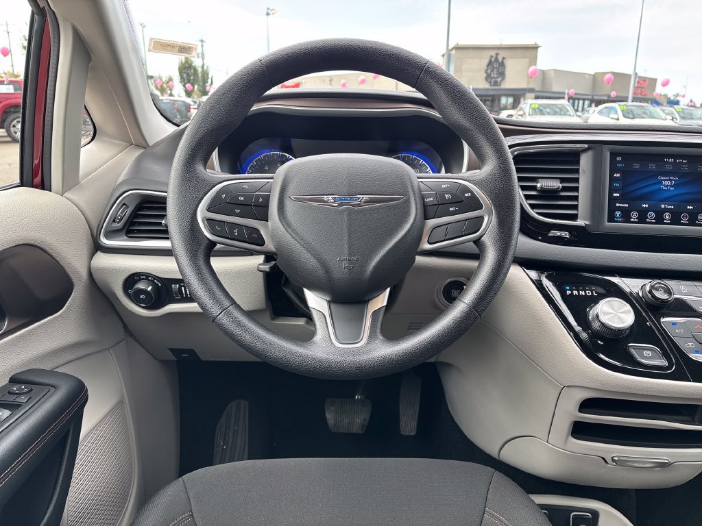 Used 2019 Chrysler Pacifica Touring Plus FWD image 17