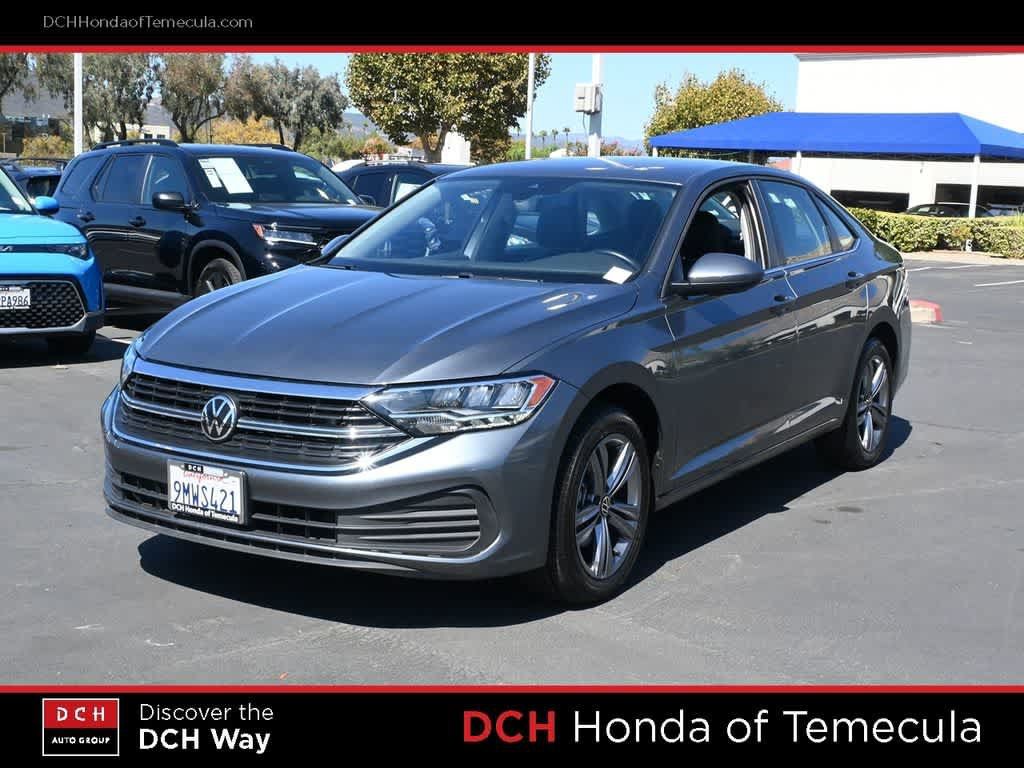 Used 2024 Volkswagen Jetta SE FWD image 1