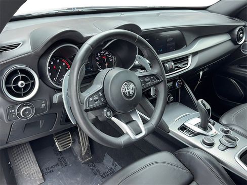 Used 2022 Alfa Romeo Stelvio Veloce image 14