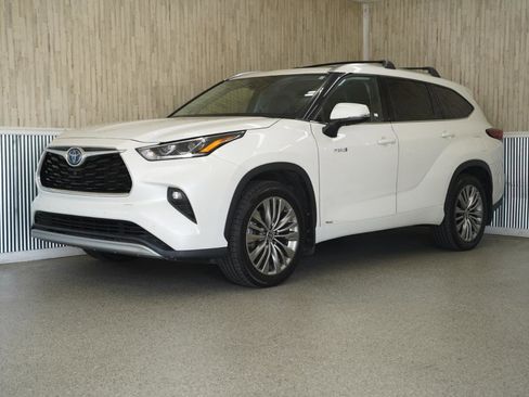 Used 2021 Toyota Highlander Platinum AWD/4WD image 4