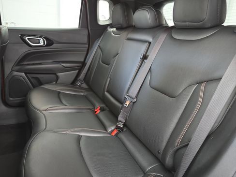 Used 2022 Jeep Compass Limited image 13