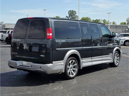 Used 2017 Chevrolet Express 2500 RWD image 15