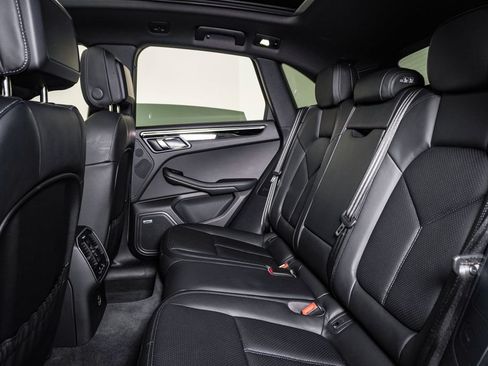 Certified 2026 Porsche Macan AWD/4WD image 17