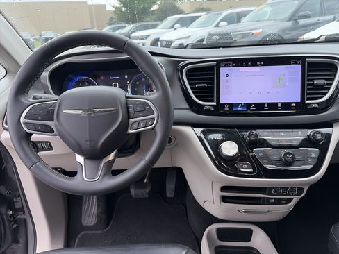 Used 2022 Chrysler Pacifica Touring-L FWD image 20