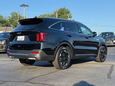 New 2025 Kia Sorento S image 3