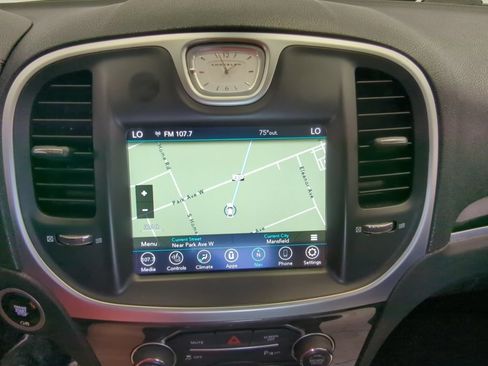 Used 2022 Chrysler 300 Touring L RWD image 18