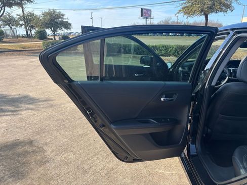 Used 2016 Honda Accord Touring image 21