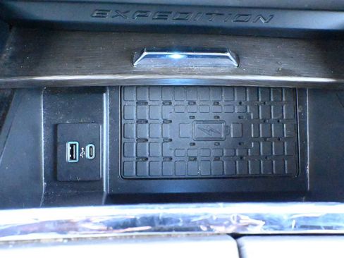 Used 2024 Ford Expedition Limited AWD/4WD image 21
