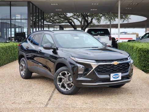New 2026 Chevrolet Trax LT w/ Driver Confidence Package image 2