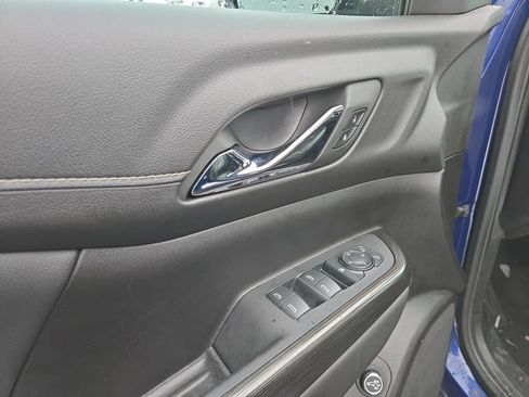 Used 2023 GMC Acadia SLT w/ Elevation Edition image 11