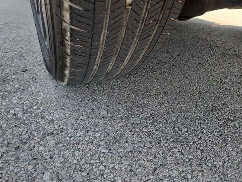 Used 2019 Ford Explorer XLT w/ Equipment Group 202A FWD image 5