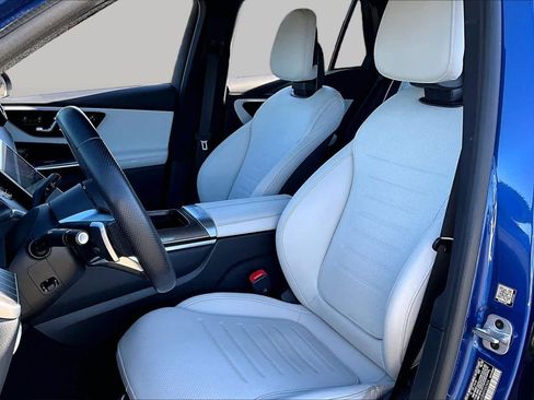 Used 2023 Mercedes-Benz GLC 300 image 7